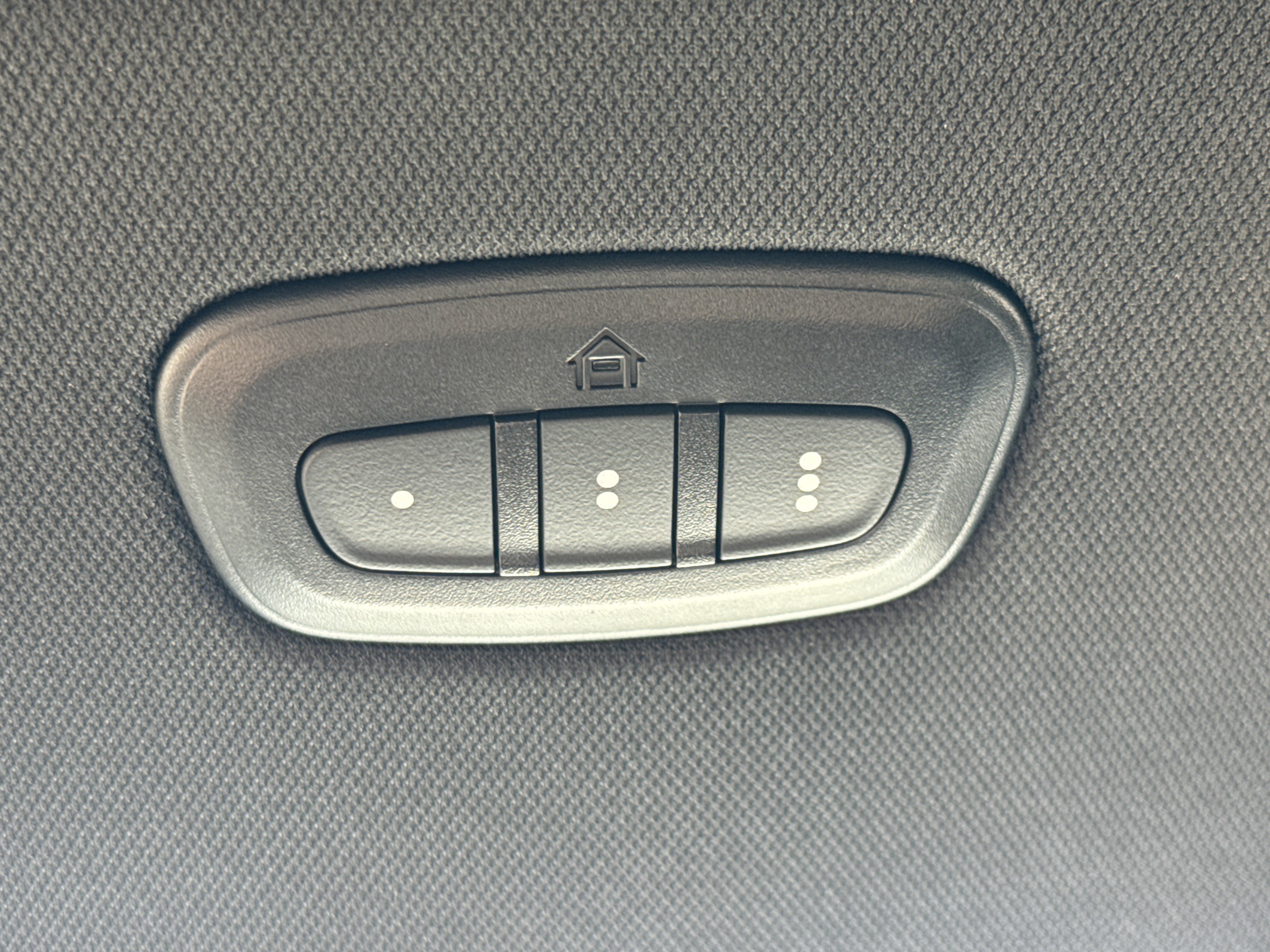Used 2023 Jeep Wagoneer L 4WD w/ Premium Group I image 24