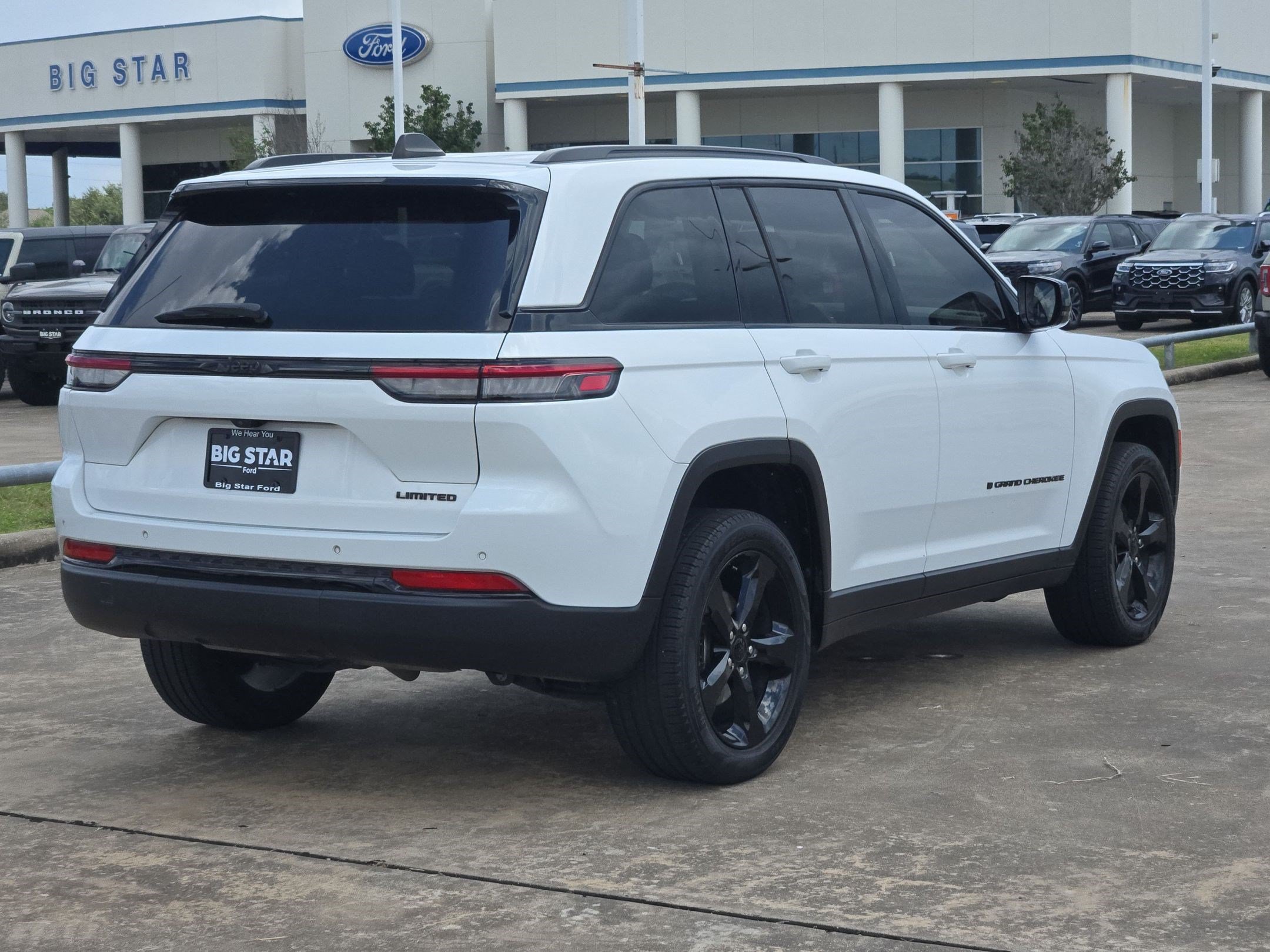 Used 2023 Jeep Grand Cherokee Limited w/ Black Appearance Package RWD image 3