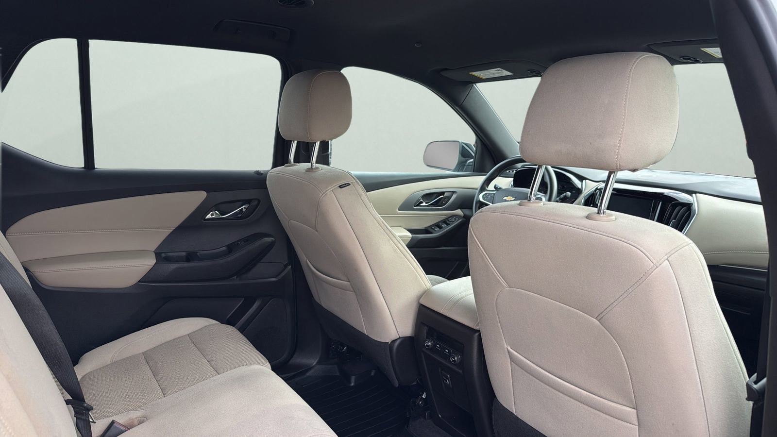 Used 2022 Chevrolet Traverse LS w/ LPO, Cargo Package FWD image 28