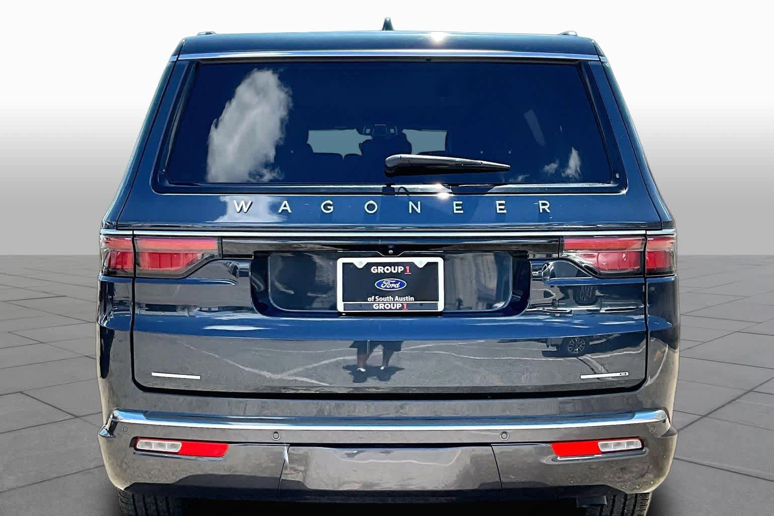 Used 2022 Jeep Wagoneer Series III AWD/4WD image 5