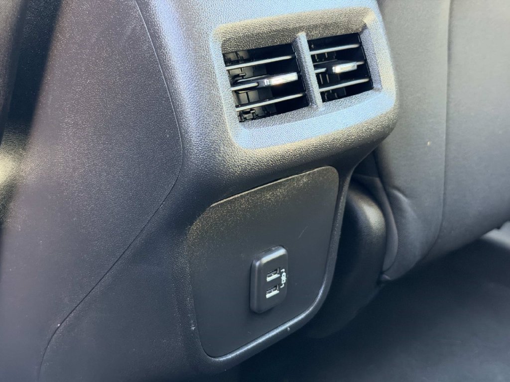 Used 2024 Chevrolet Equinox LS w/ Midnight Edition FWD image 18