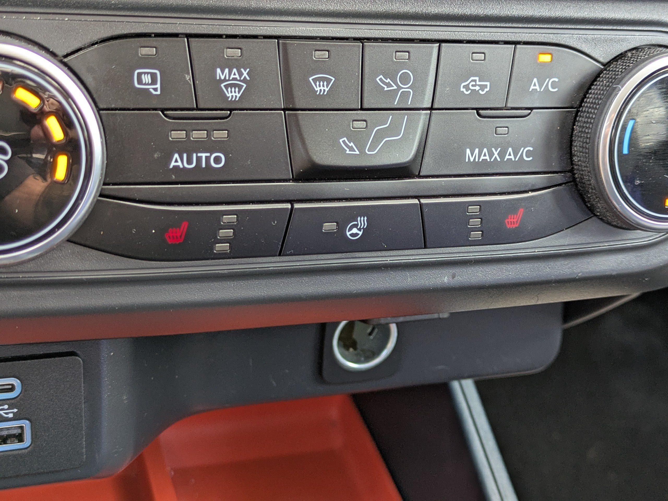 Certified 2023 Ford Maverick XLT w/ XLT Luxury Package FWD image 24