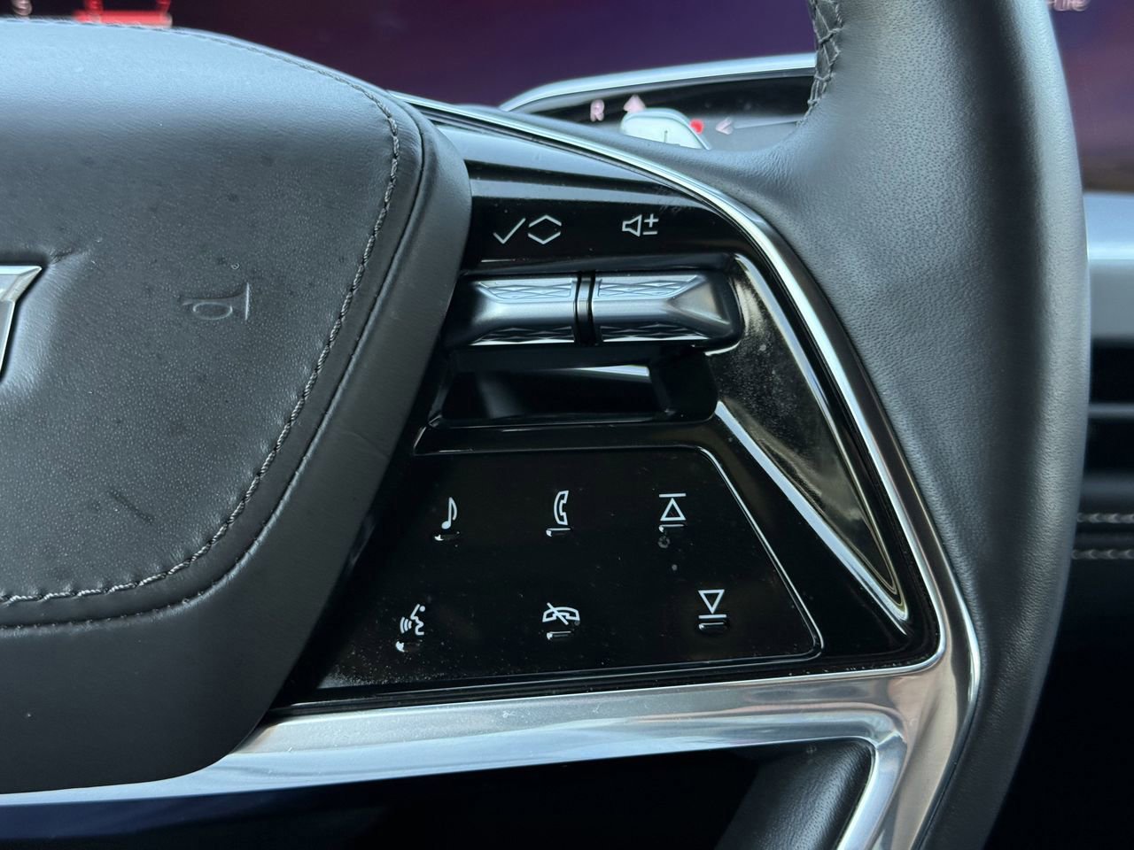 Used 2025 Cadillac Escalade Sport Platinum image 14