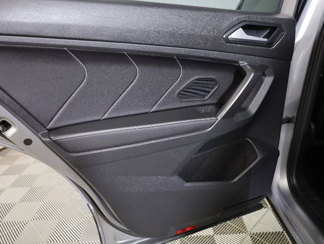 Used 2022 Volkswagen Tiguan SE AWD/4WD image 32