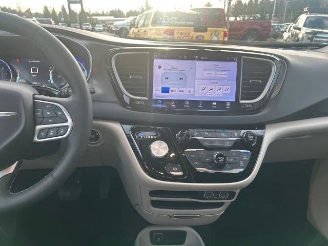 Used 2024 Chrysler Pacifica Touring-L image 24
