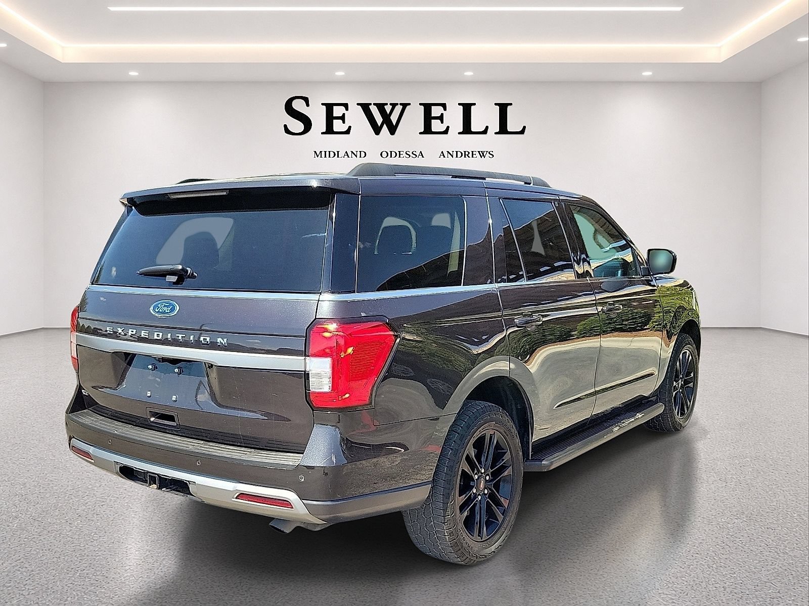 Certified 2024 Ford Expedition XLT RWD image 4