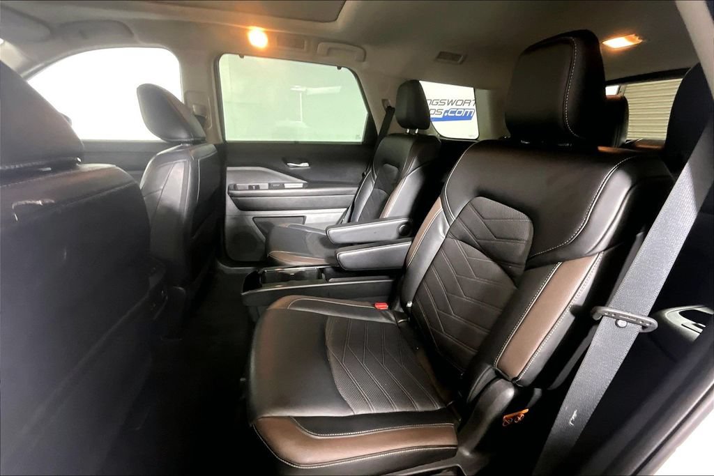 Used 2023 Nissan Pathfinder Platinum w/ Lighting Package (N93) FWD image 21