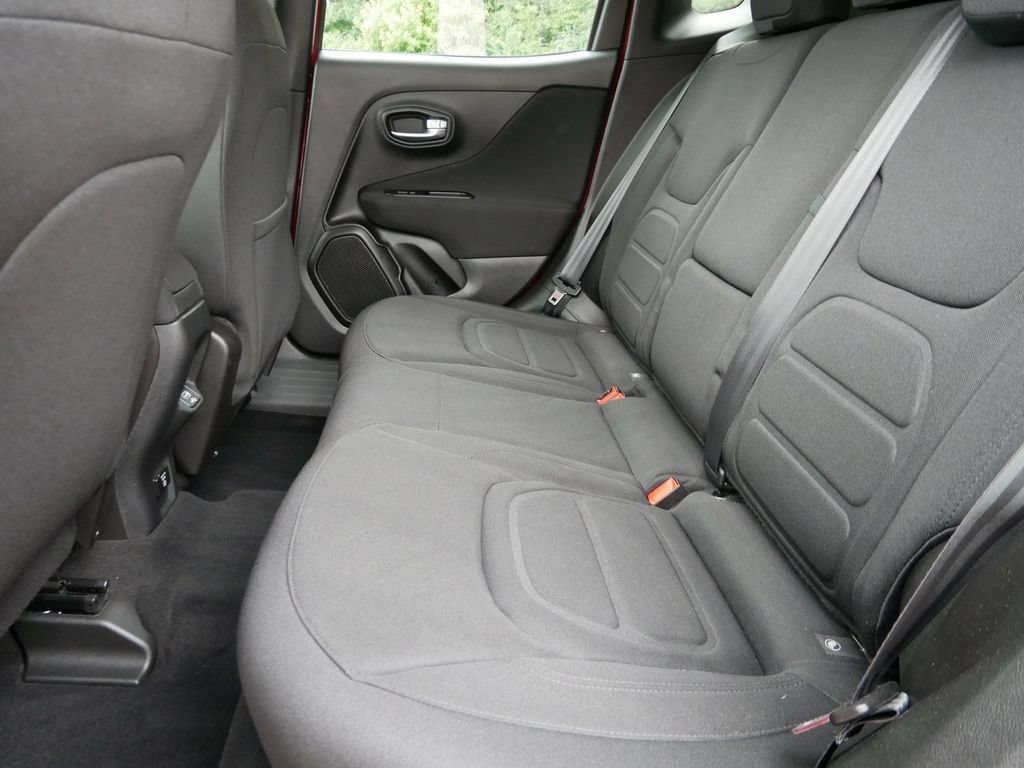 Used 2020 Jeep Renegade Latitude w/ Cold Weather Group AWD/4WD image 14