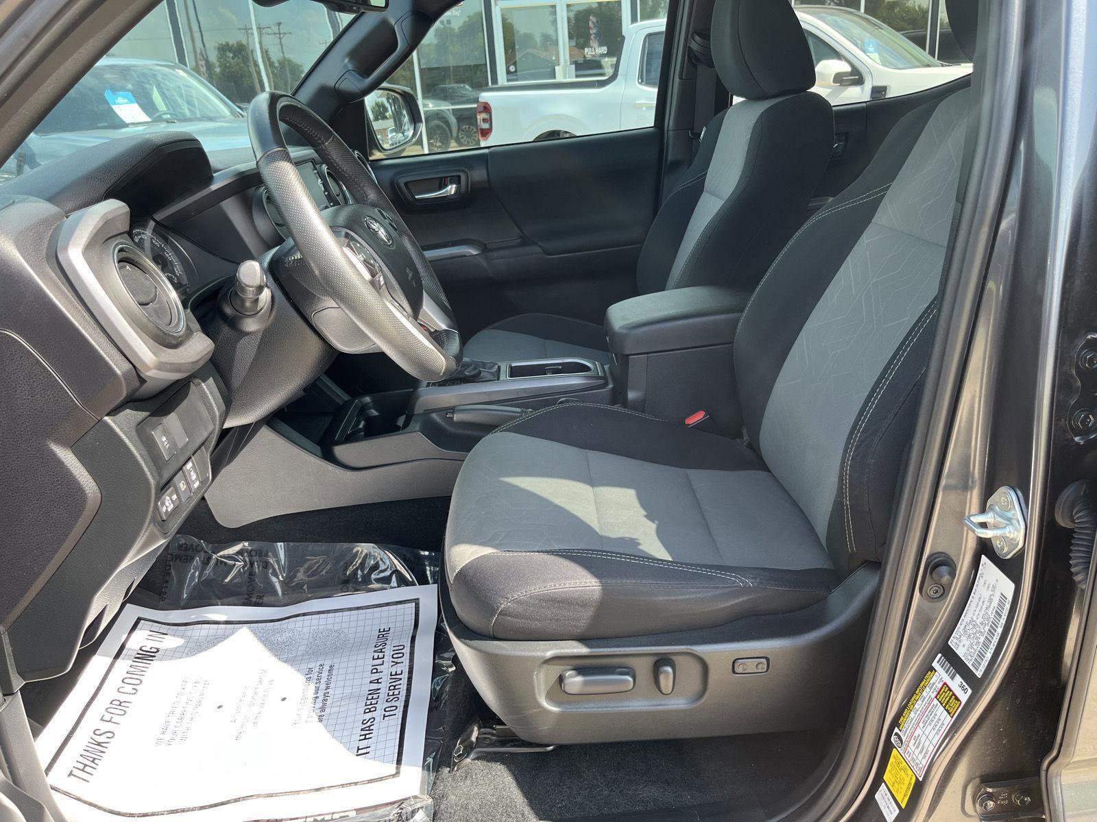 Used 2021 Toyota Tacoma TRD Off-Road image 15