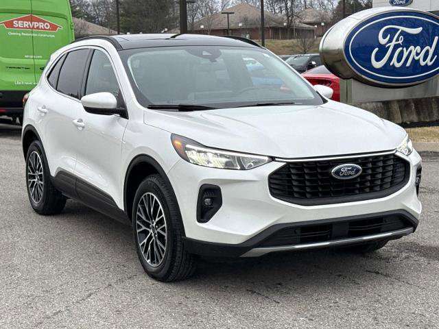 Certified 2025 Ford Escape SE image 3