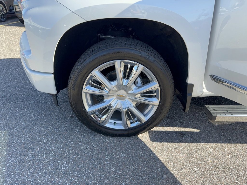 Used 2025 Chevrolet Silverado 1500 High Country image 38