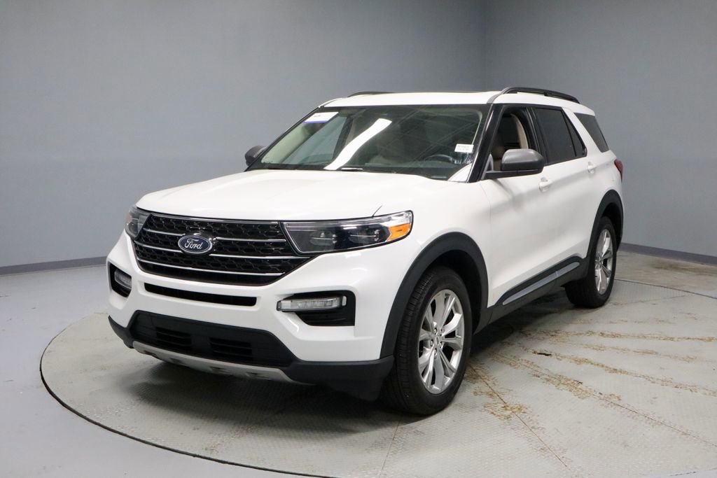 Certified 2023 Ford Explorer XLT w/ Equipment Group 202A AWD/4WD image 7