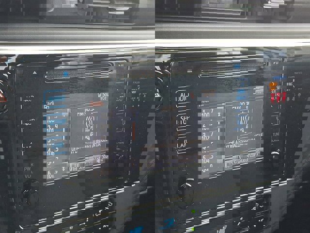 Used 2019 Toyota Corolla LE FWD image 17