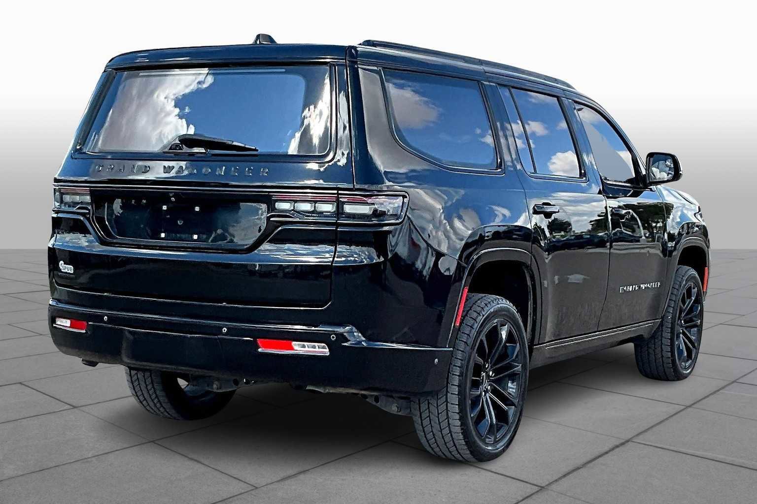 Used 2022 Jeep Grand Wagoneer Series II image 3