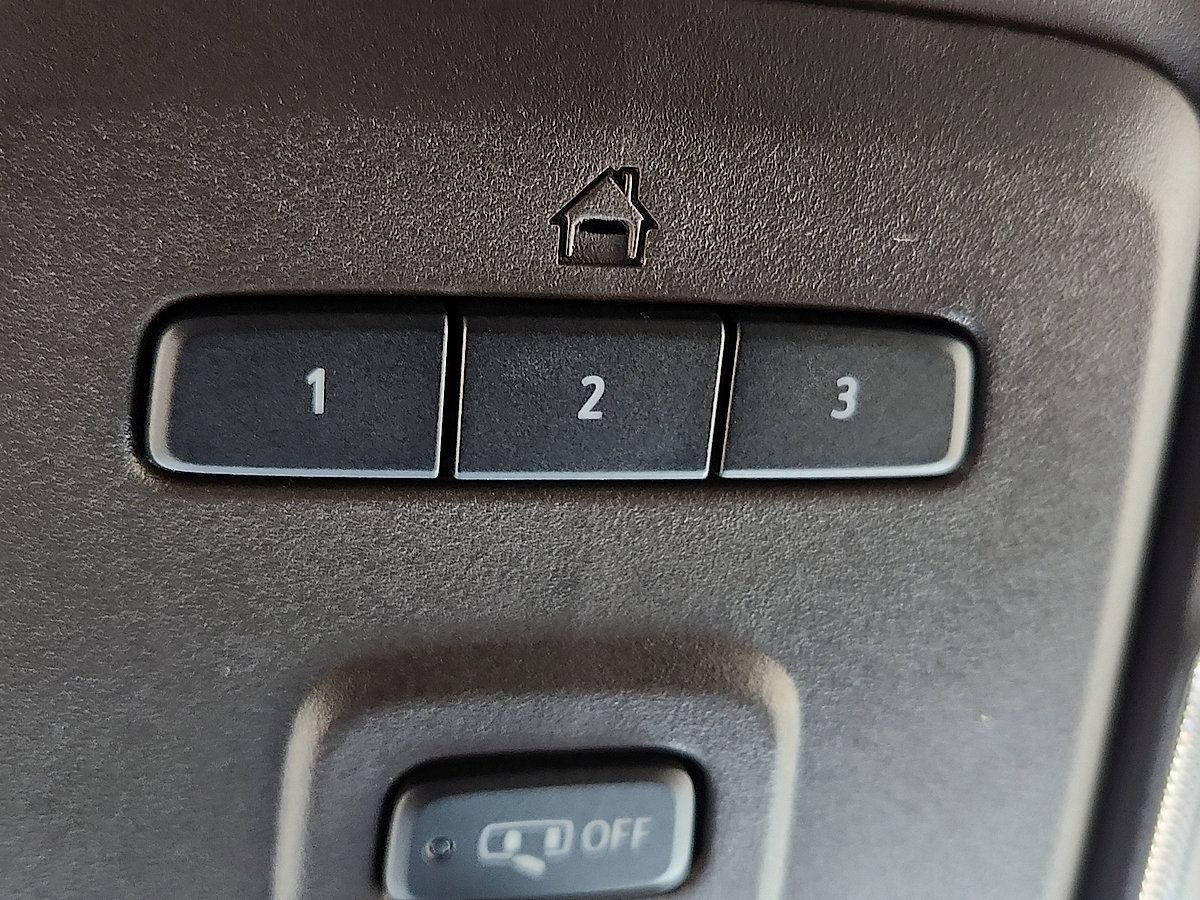 Used 2024 Chevrolet Tahoe LT RWD image 9