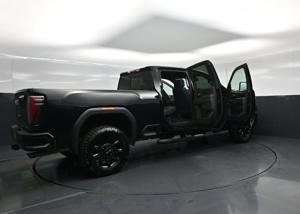 Used 2024 GMC Sierra 2500 AT4 w/ Technology Package AWD/4WD image 6