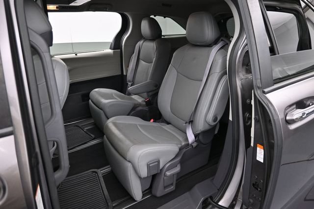 Used 2021 Toyota Sienna Limited FWD image 28