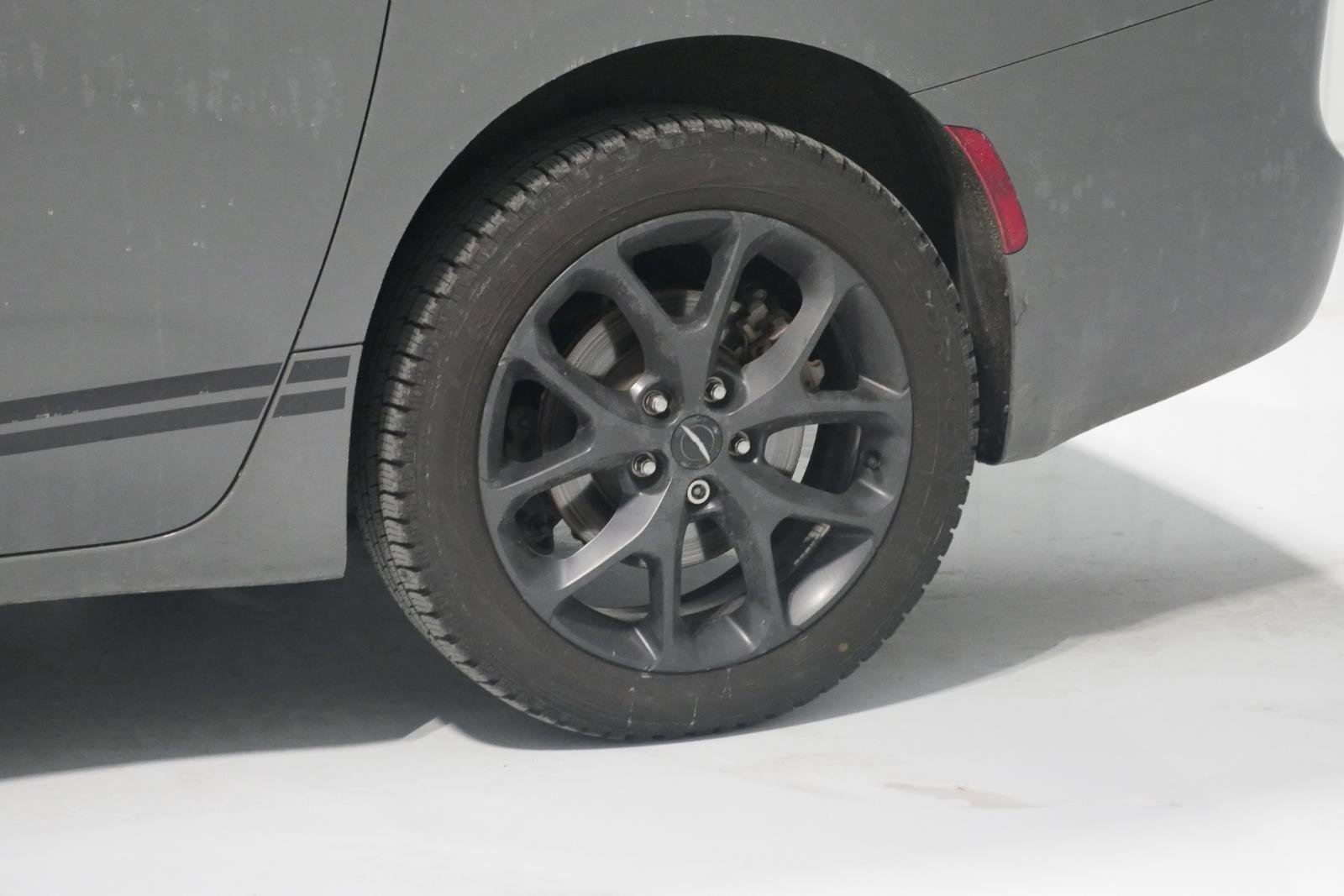 Used 2023 Chrysler Pacifica Touring-L w/ S Appearance Package image 28