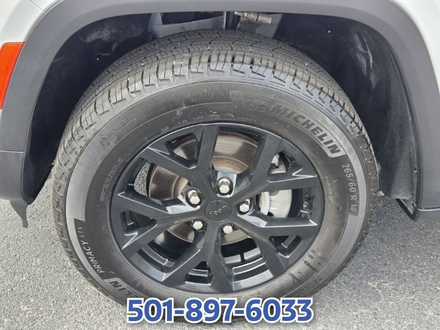 Used 2025 Jeep Grand Cherokee Altitude AWD/4WD image 16