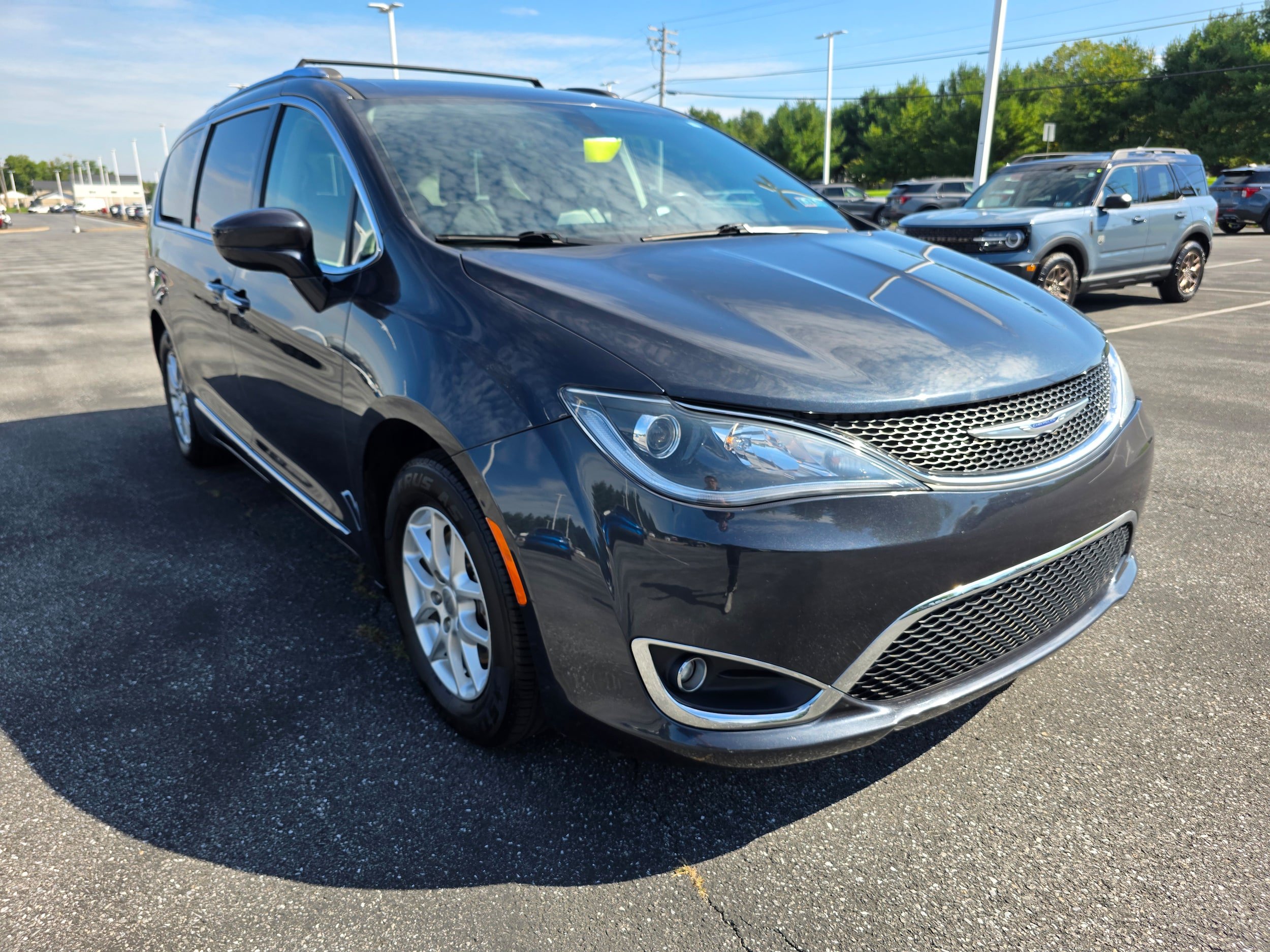 Used 2020 Chrysler Pacifica Touring-L FWD image 7