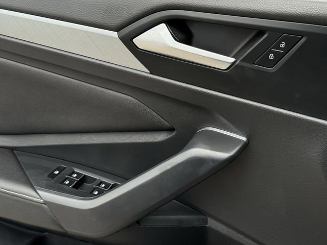 Used 2022 Volkswagen Jetta SE w/ Panoramic Sunroof Package FWD image 23