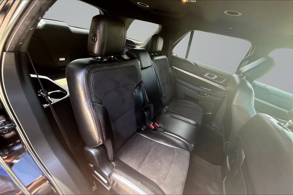 Certified 2018 Ford Explorer XLT w/ Equipment Group 202A FWD image 23