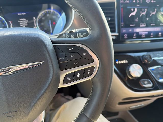 Used 2023 Chrysler Pacifica Touring-L image 47