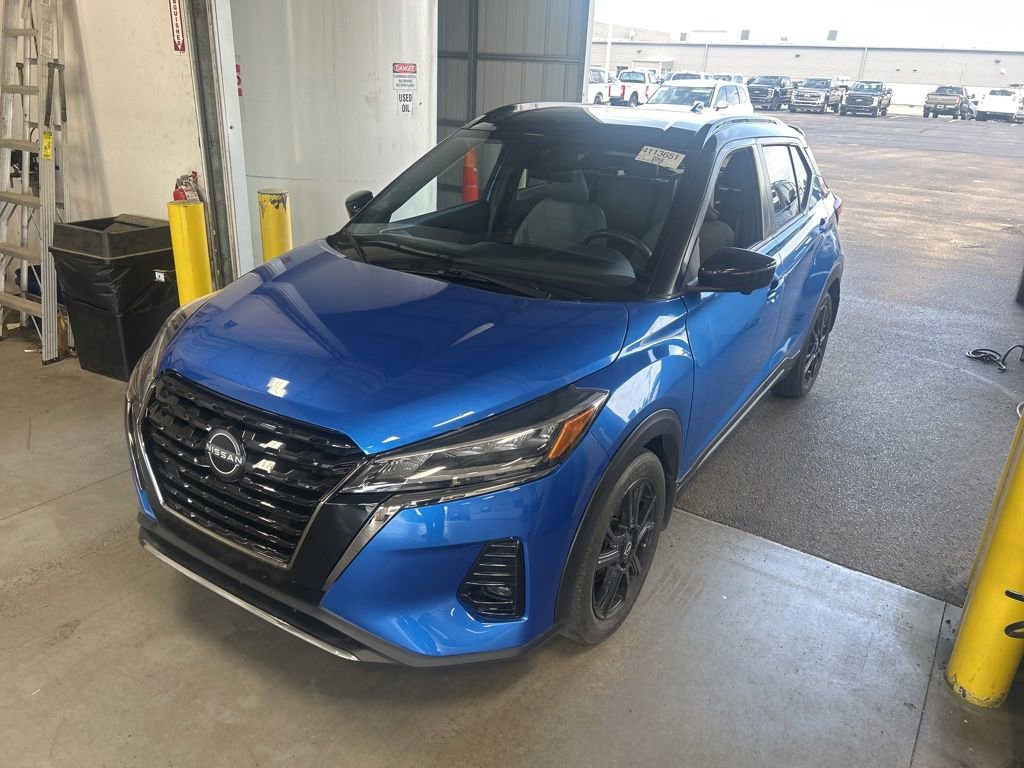Used 2023 Nissan Kicks SR w/ SR Premium Package FWD image 2