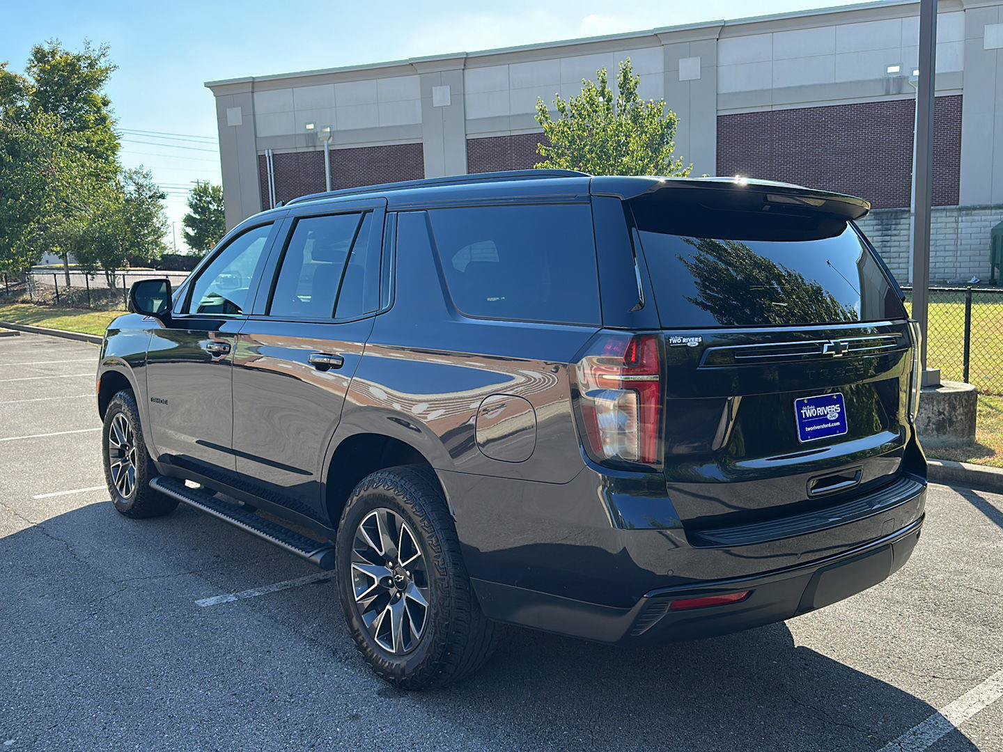 Used 2023 Chevrolet Tahoe Z71 w/ Luxury Package AWD/4WD image 4