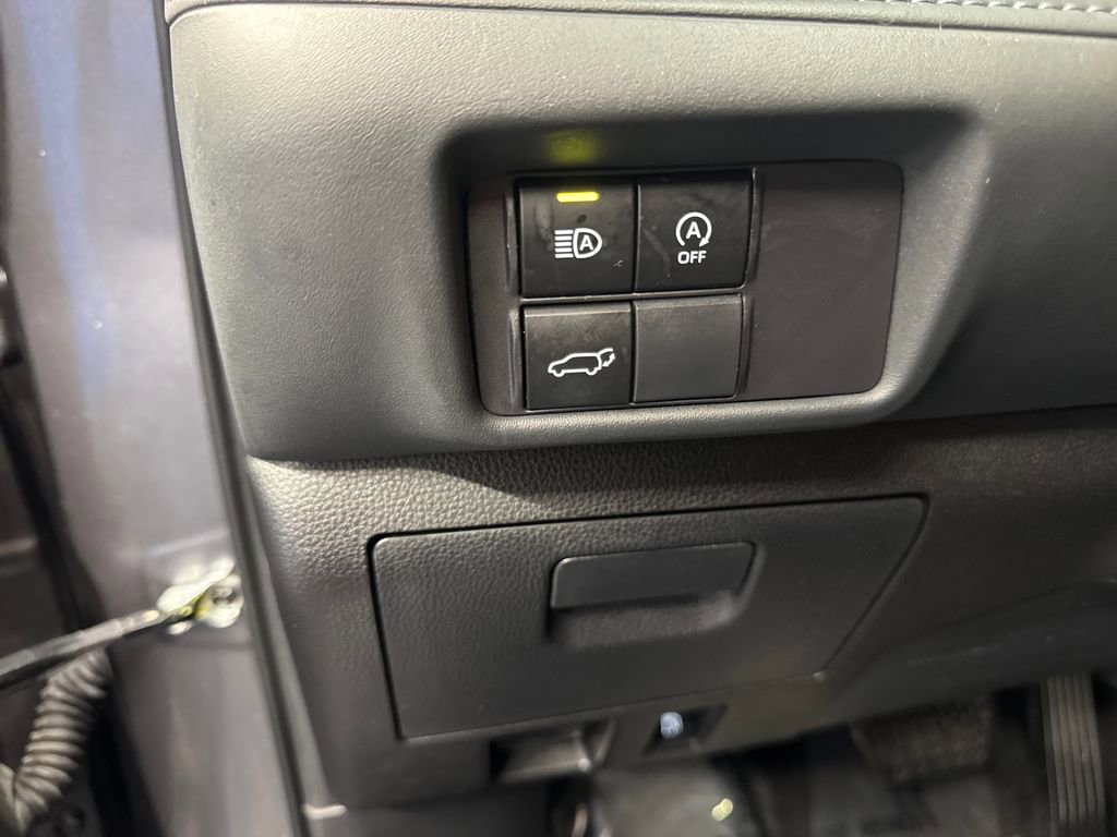 Used 2023 Toyota Highlander XLE AWD/4WD image 32