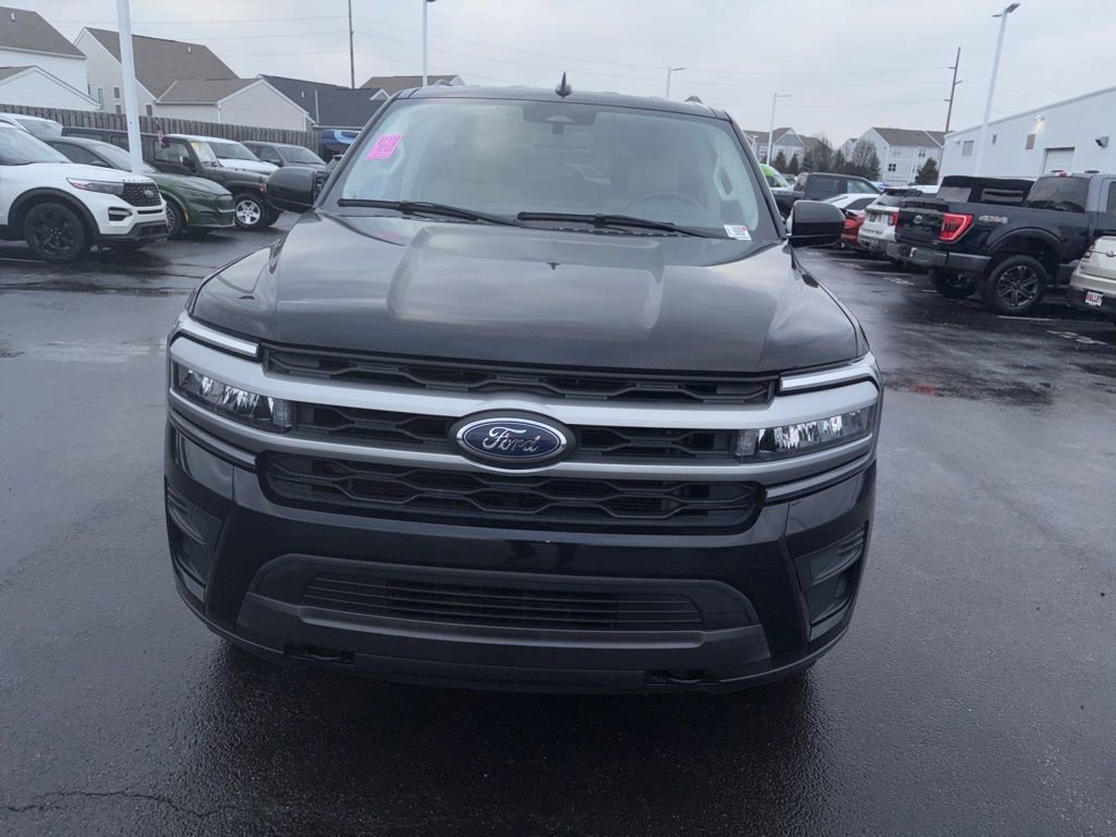 Certified 2023 Ford Expedition Max XLT image 3