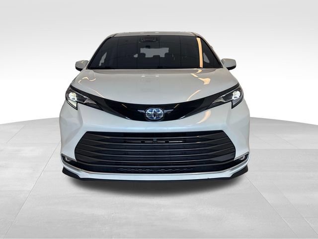 Used 2021 Toyota Sienna Platinum FWD image 5