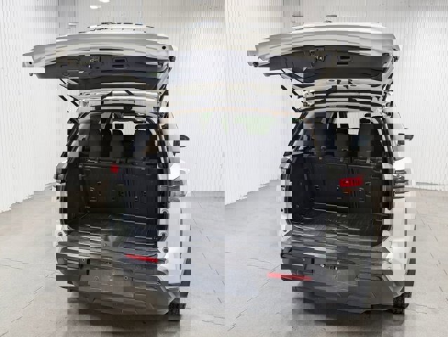 Used 2022 Nissan Pathfinder SV w/ SV Black Package image 7