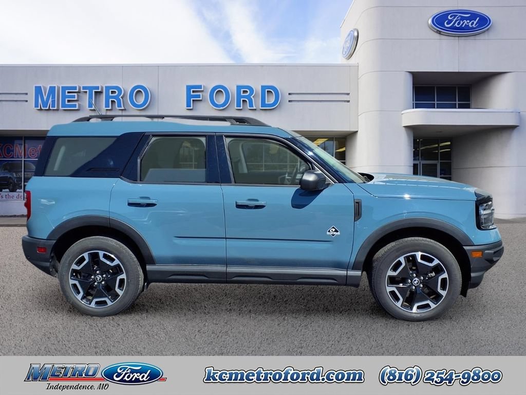 Certified 2023 Ford Bronco Sport Outer Banks w/ Tech Package AWD/4WD image 2