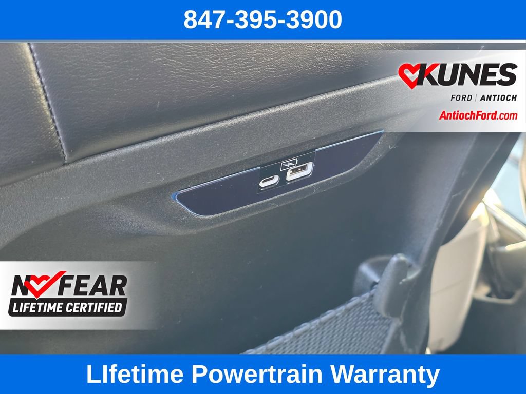 Used 2023 Chrysler Pacifica Touring-L FWD image 19