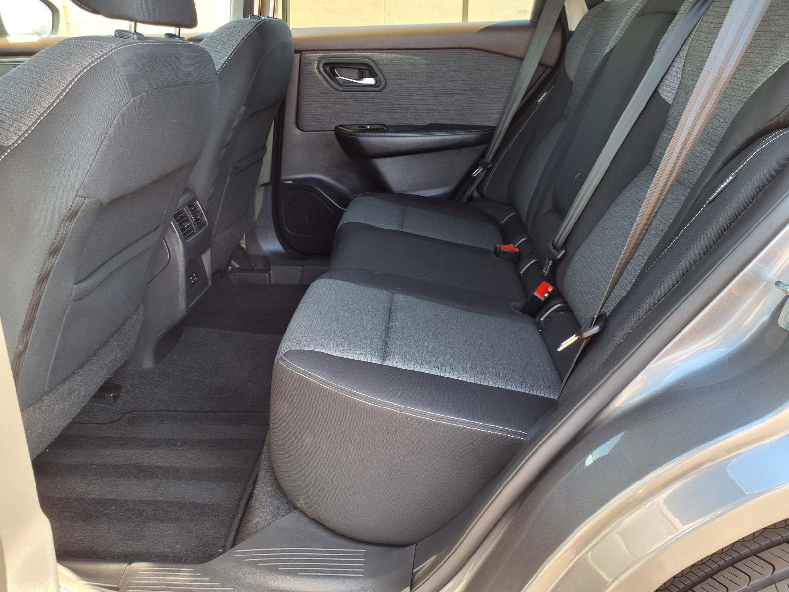 Used 2022 Nissan Rogue SV FWD image 17