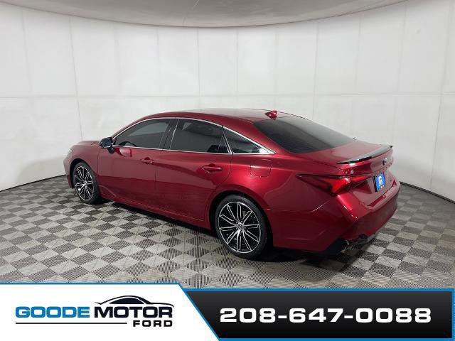 Used 2019 Toyota Avalon XSE image 2