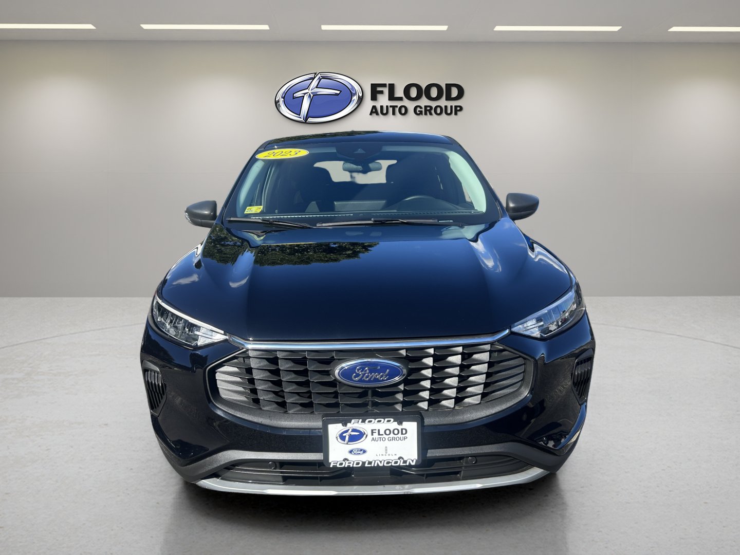 Certified 2023 Ford Escape Active w/ Tech Pack #1 AWD/4WD image 2