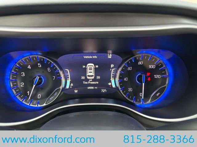 Used 2023 Chrysler Pacifica Touring-L FWD image 17