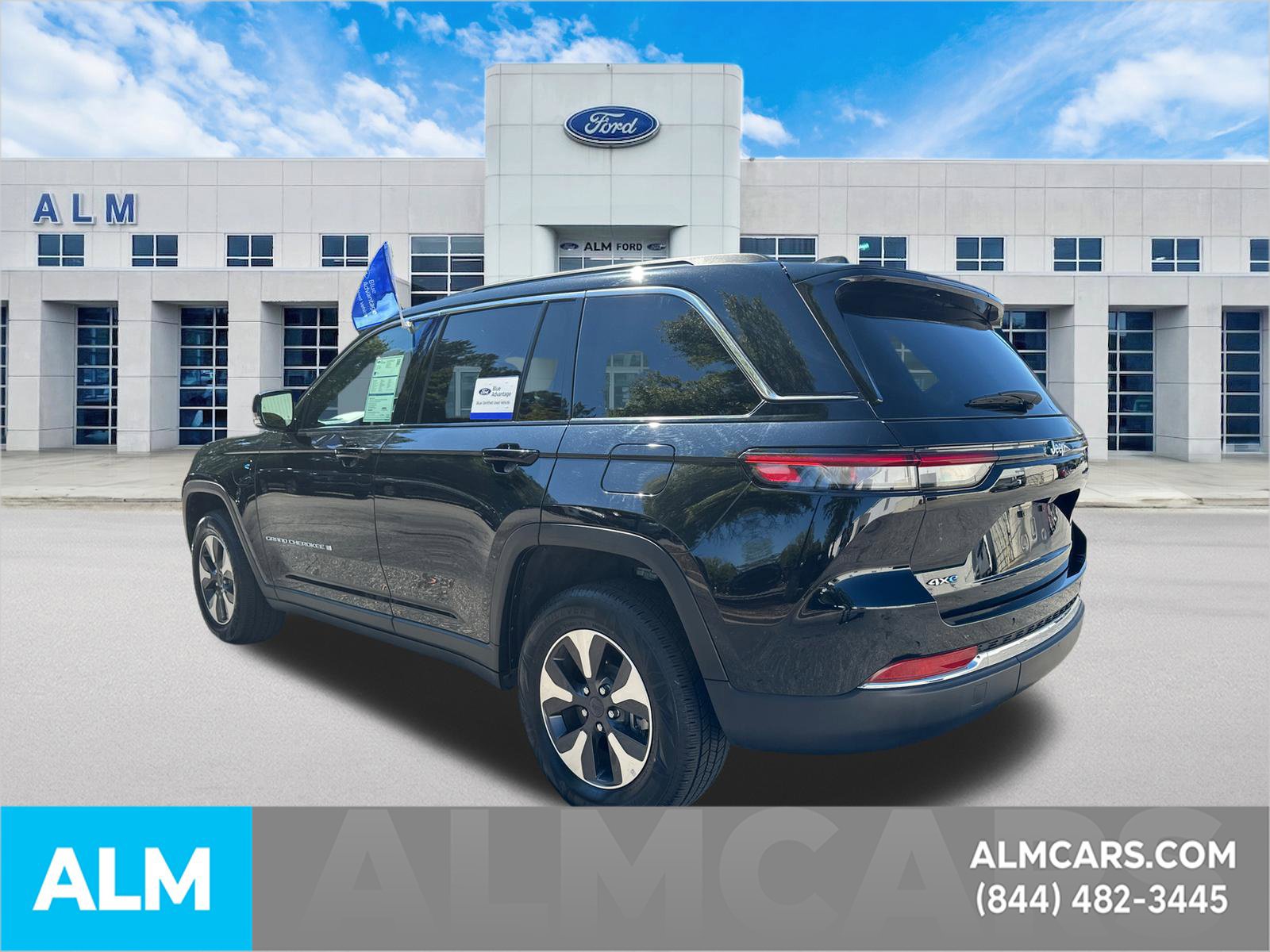 Used 2024 Jeep Grand Cherokee Limited 4xe AWD/4WD image 8