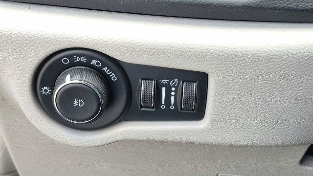 Used 2024 Chrysler Pacifica Touring-L FWD image 14