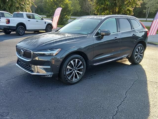 Used 2023 Volvo XC60 B5 Plus FWD image 8