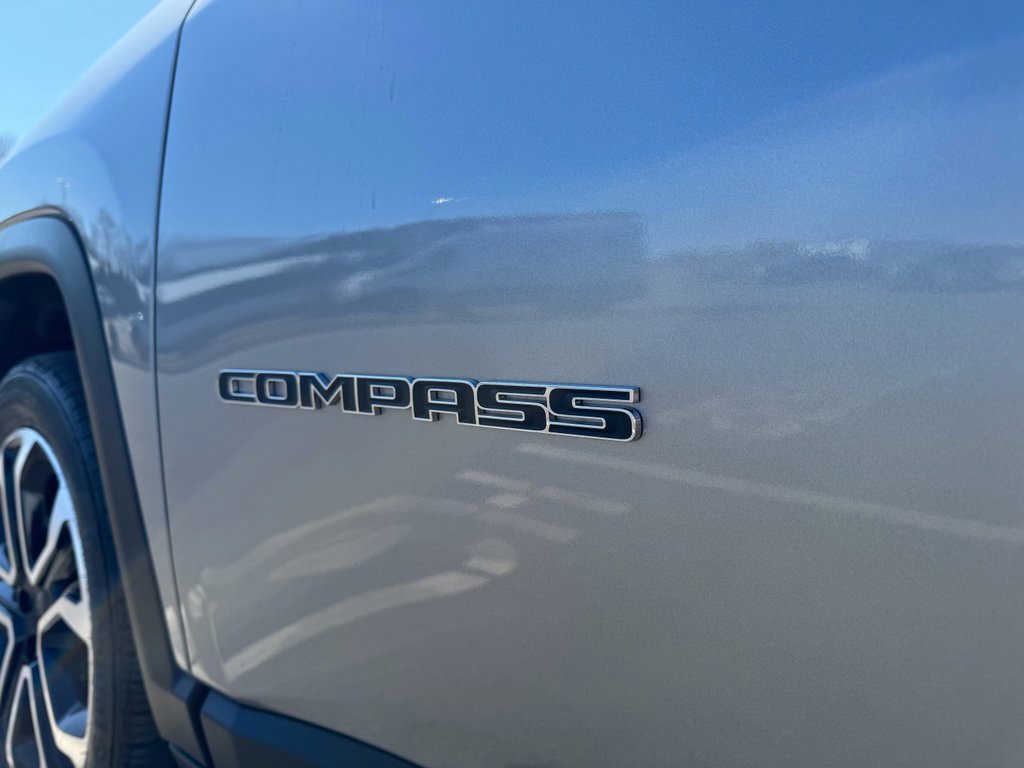 Used 2022 Jeep Compass Limited w/ Sun and Sound Group image 9