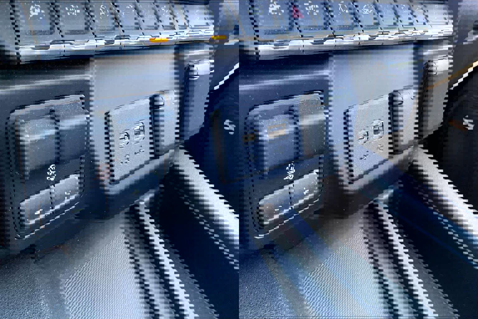 Used 2019 GMC Sierra 1500 AT4 w/ Off Road Performance Package image 35