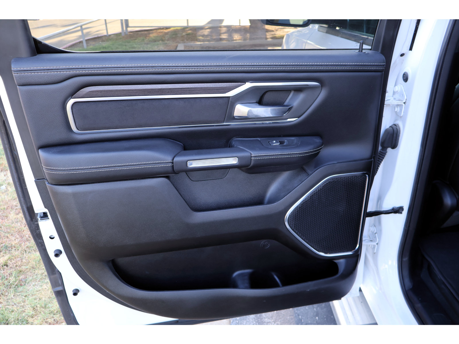 Used 2025 RAM 1500 Laramie w/ Sport Appearance Package AWD/4WD image 23