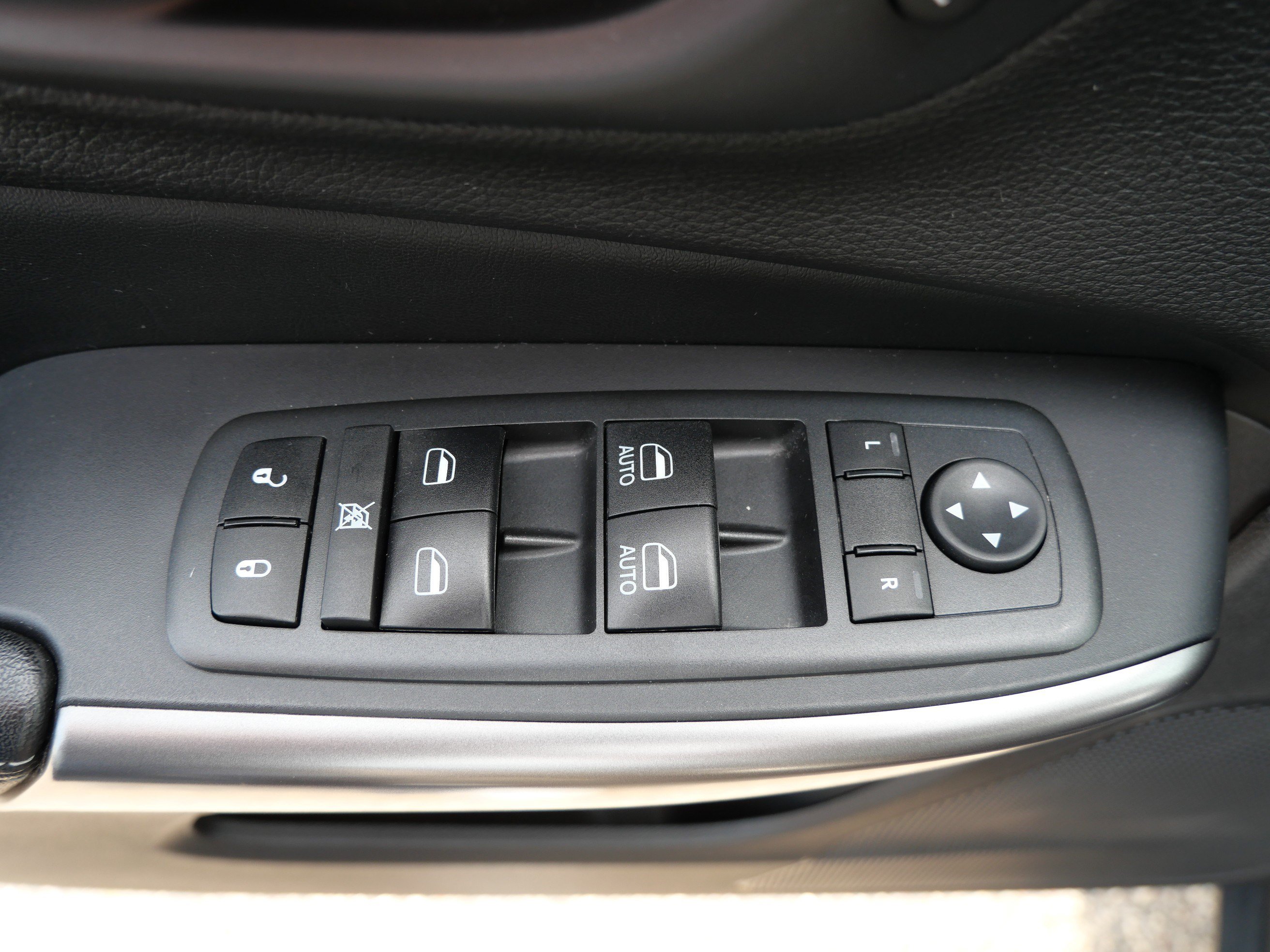 Used 2020 Jeep Cherokee Limited AWD/4WD image 20