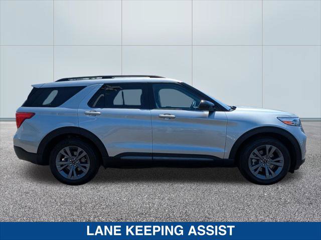 Certified 2023 Ford Explorer XLT w/ Equipment Group 202A RWD image 6