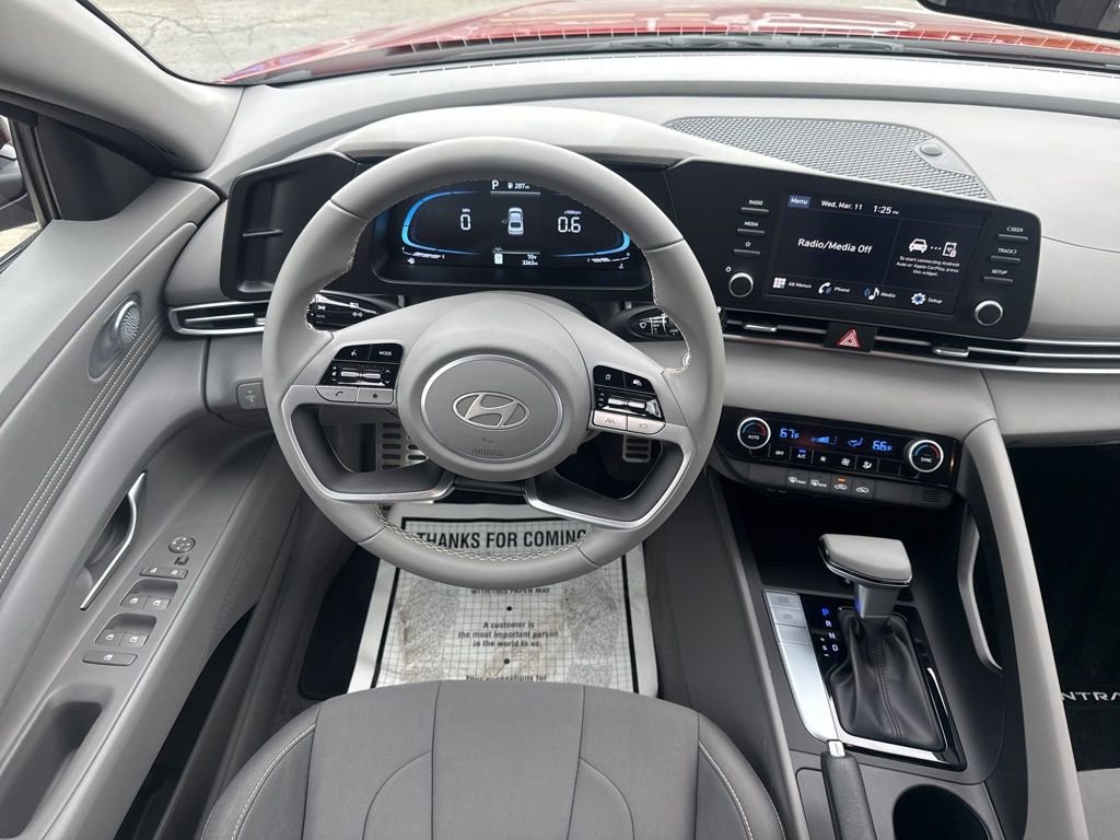 Used 2025 Hyundai Elantra Sport image 4