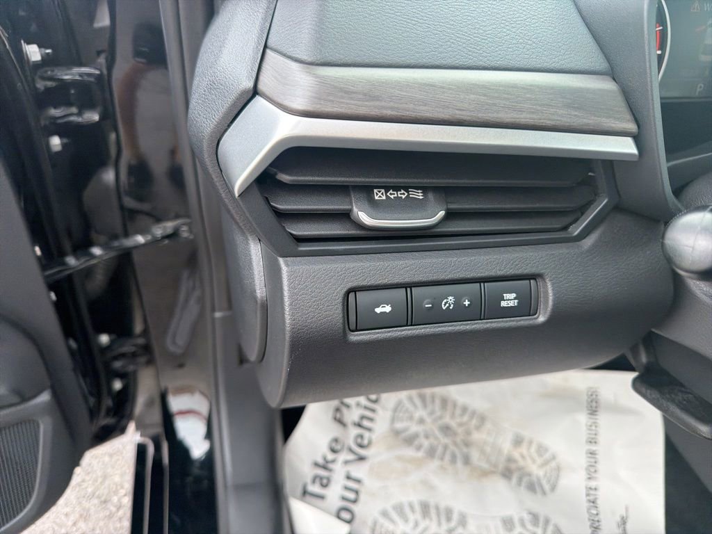 Used 2025 Nissan Altima 2.5 SV FWD image 21