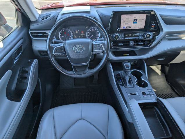 Used 2023 Toyota Highlander XLE FWD image 12